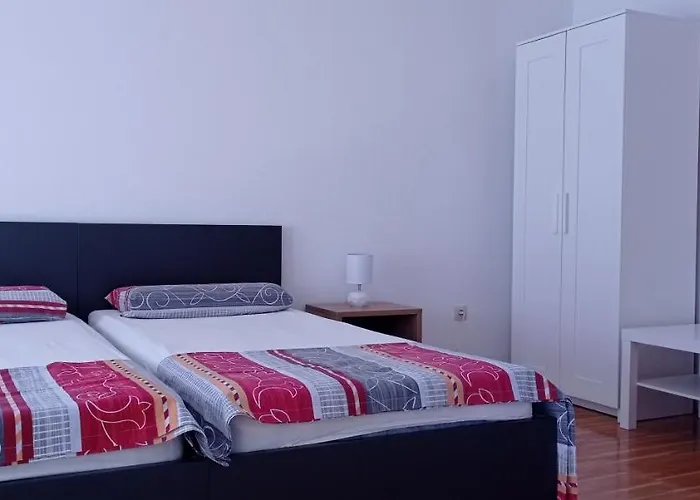 Barisic Πανσιόν Τρογκίρ